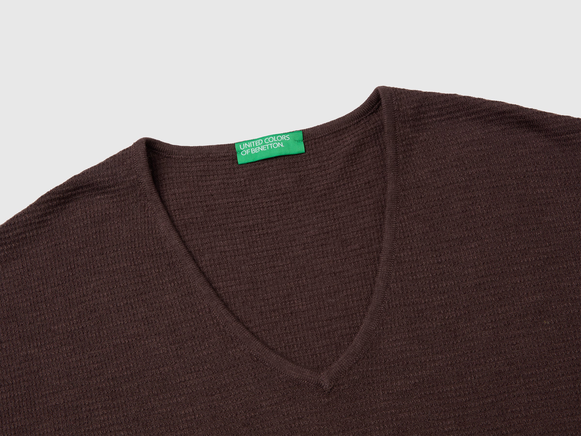 V-neck sweater in linen blend - ucb_image_DS1