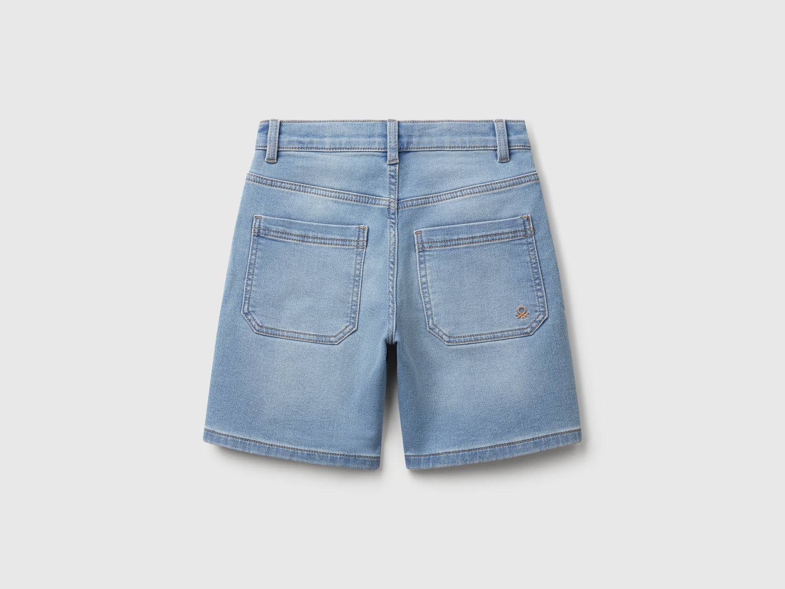 Bermudas straight em denim elástico - ucb_image_BS