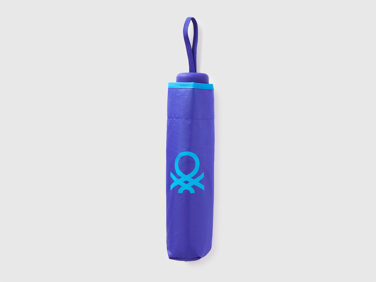 Blue umbrella - ucb_image_FS