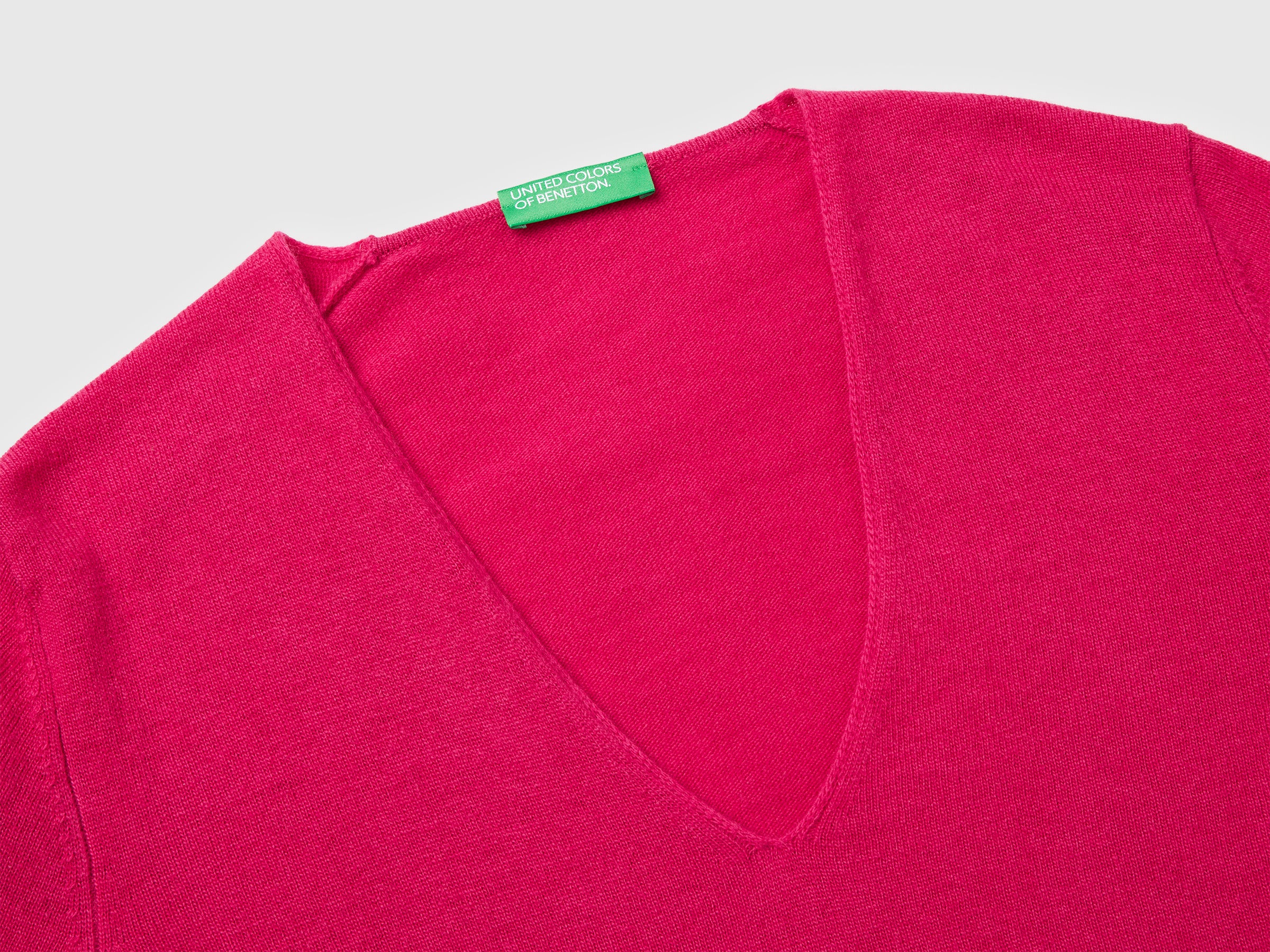 Camisola fúcsia com decote em V em pura lã Merino - ucb_image_DS1
