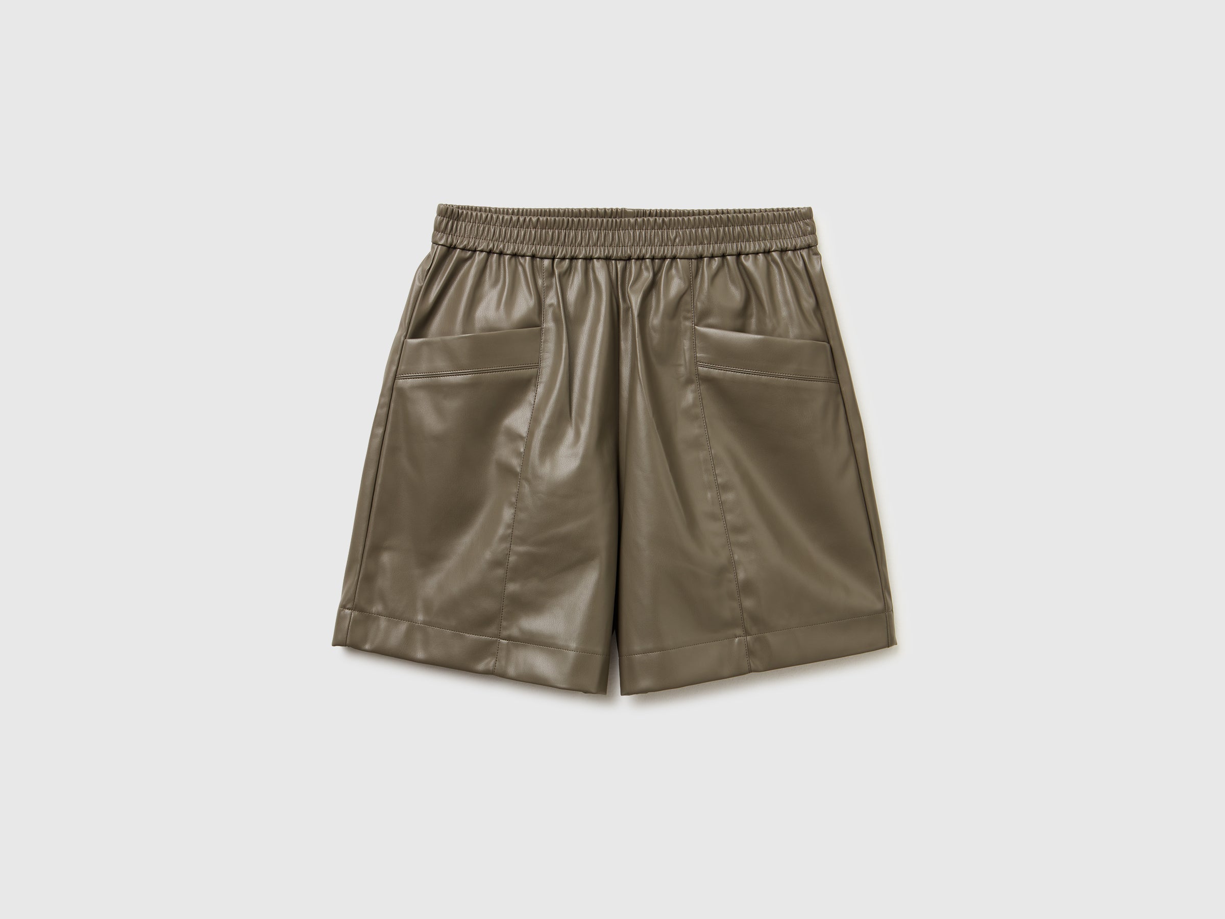 Bermudas em tecido efeito pele - ucb_image_FS