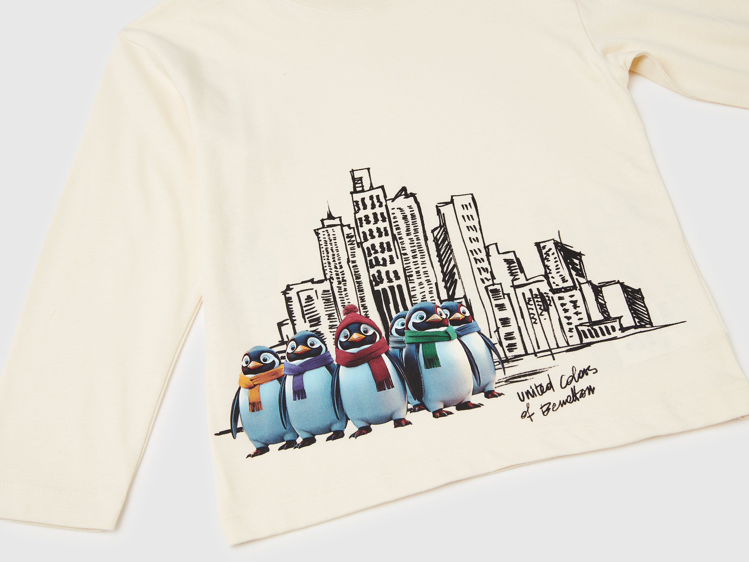 T-shirt com estampa à frente e atrás - ucb_image_DS1