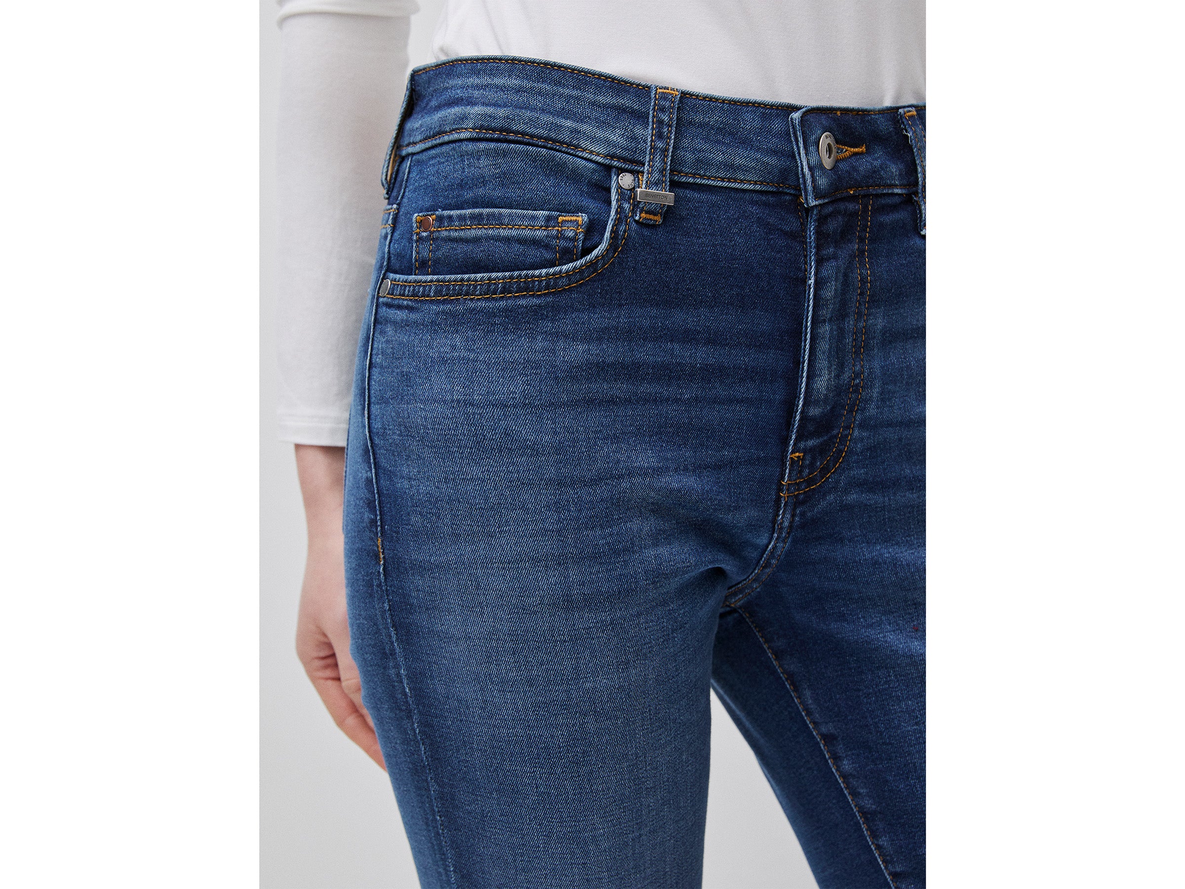 Jeans slim fit de cintura subida - ucb_image_FY