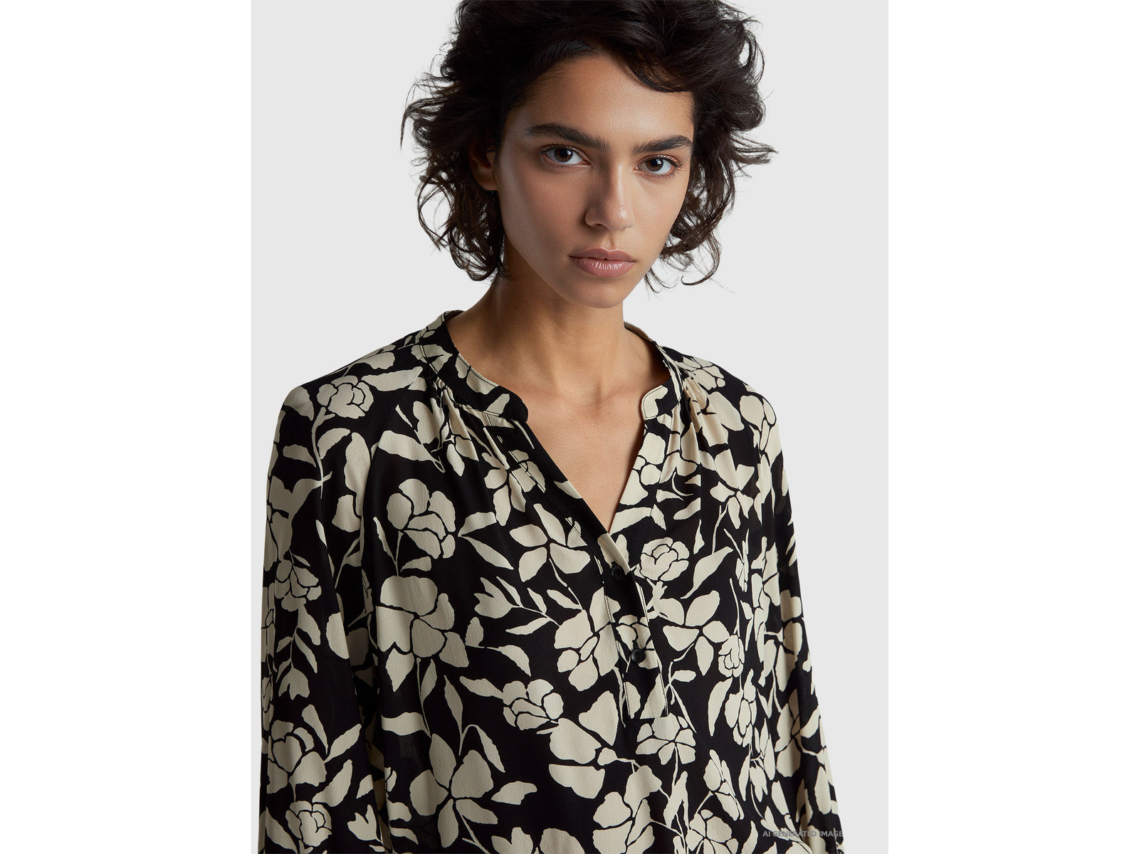 Mandarin blouse with floral print