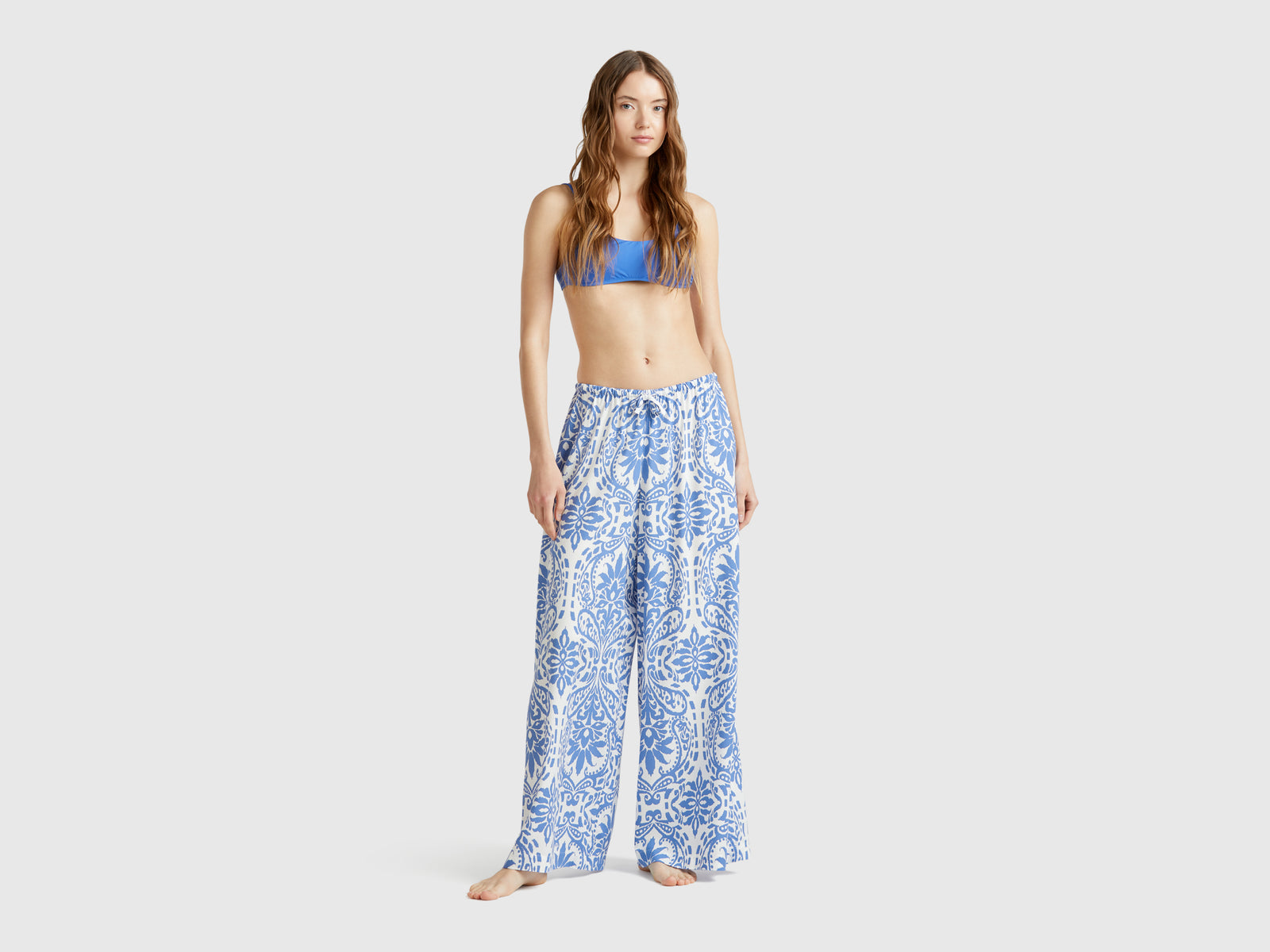 Trousers with pattern print