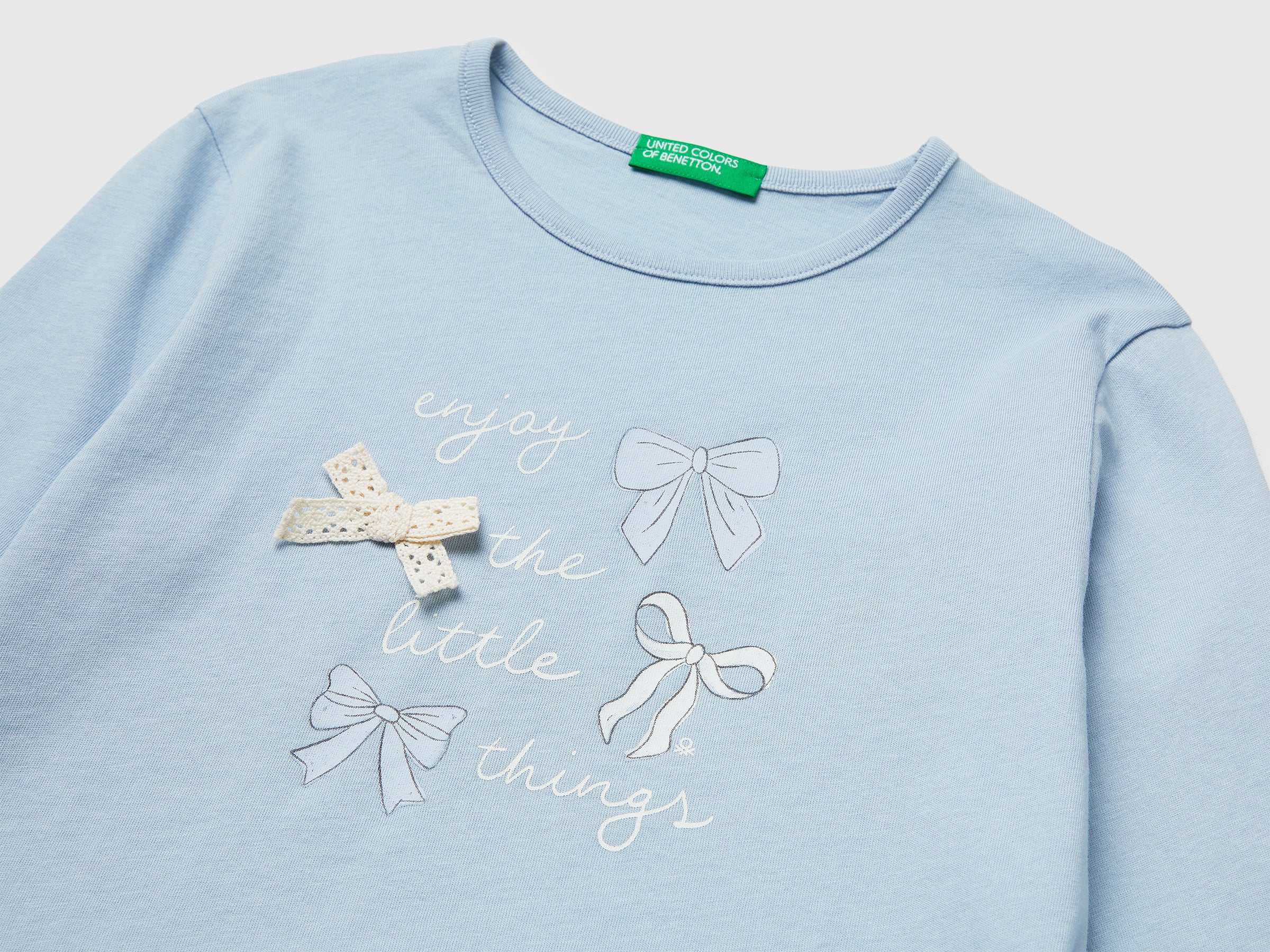 T-shirt com estampa e aplicações - ucb_image_DS1
