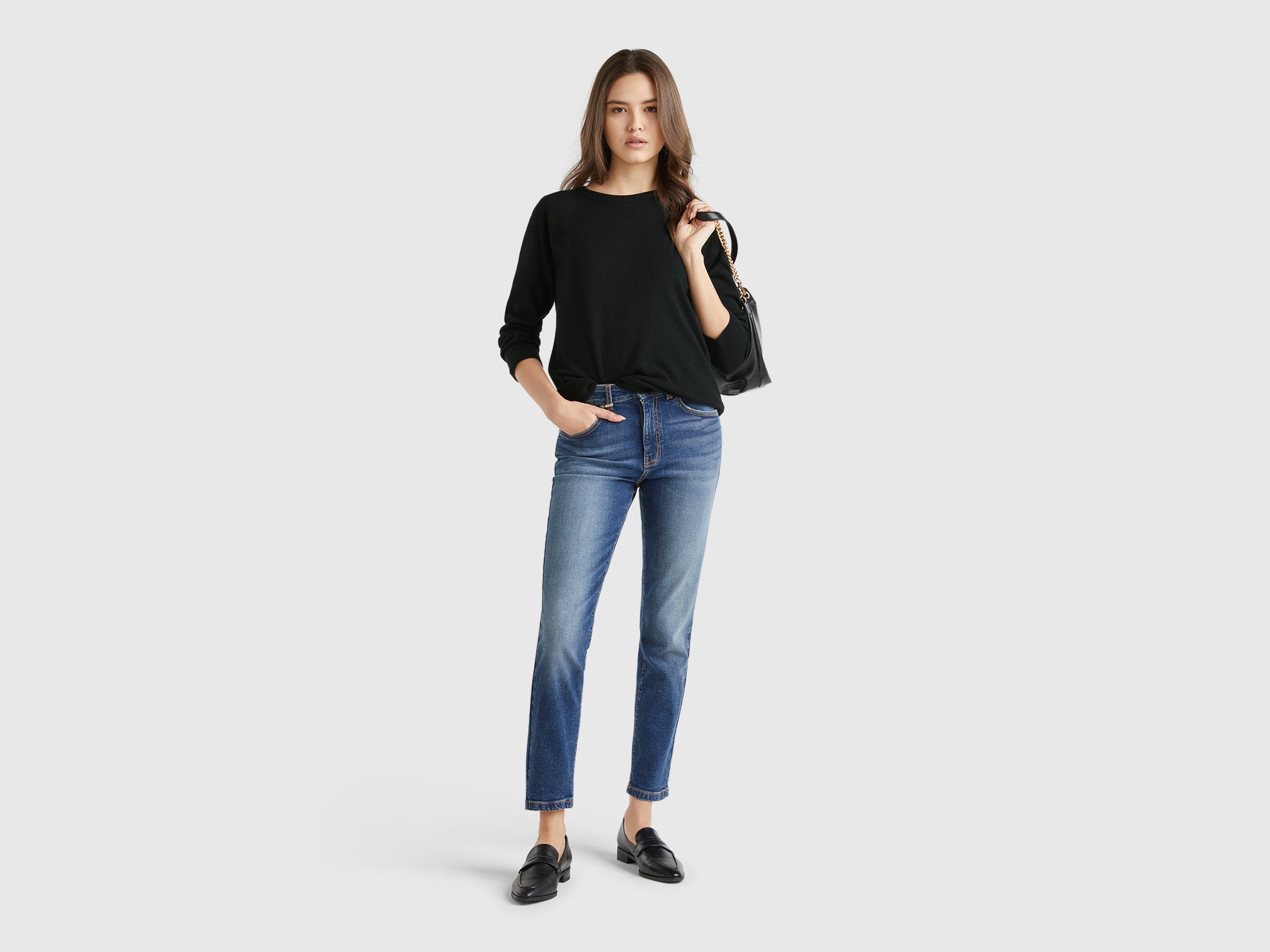 Black crew neck sweater in cashmere and wool blend - ucb_image_FY