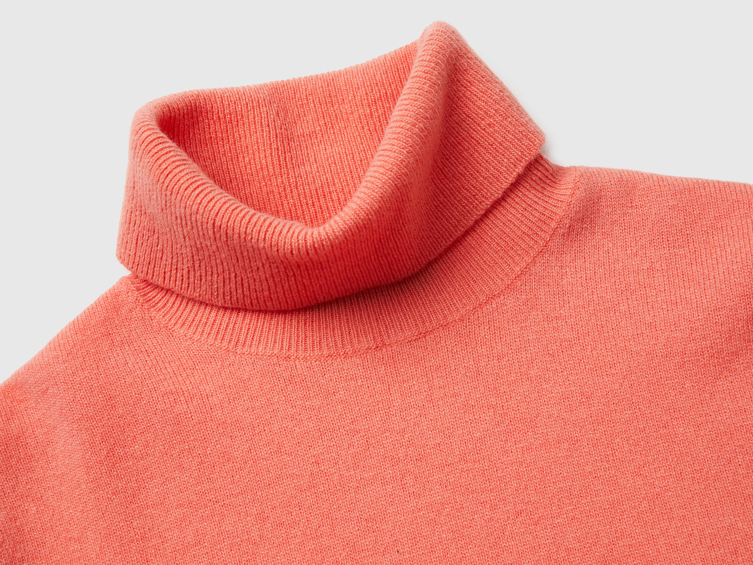 Camisola de gola alta cor pêssego em pura lã Merino - ucb_image_DS1