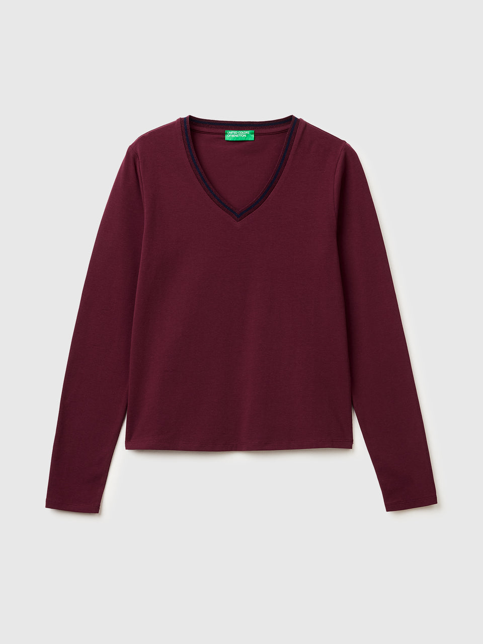 Fitted V-neck T-shirt - ucb_image_FS