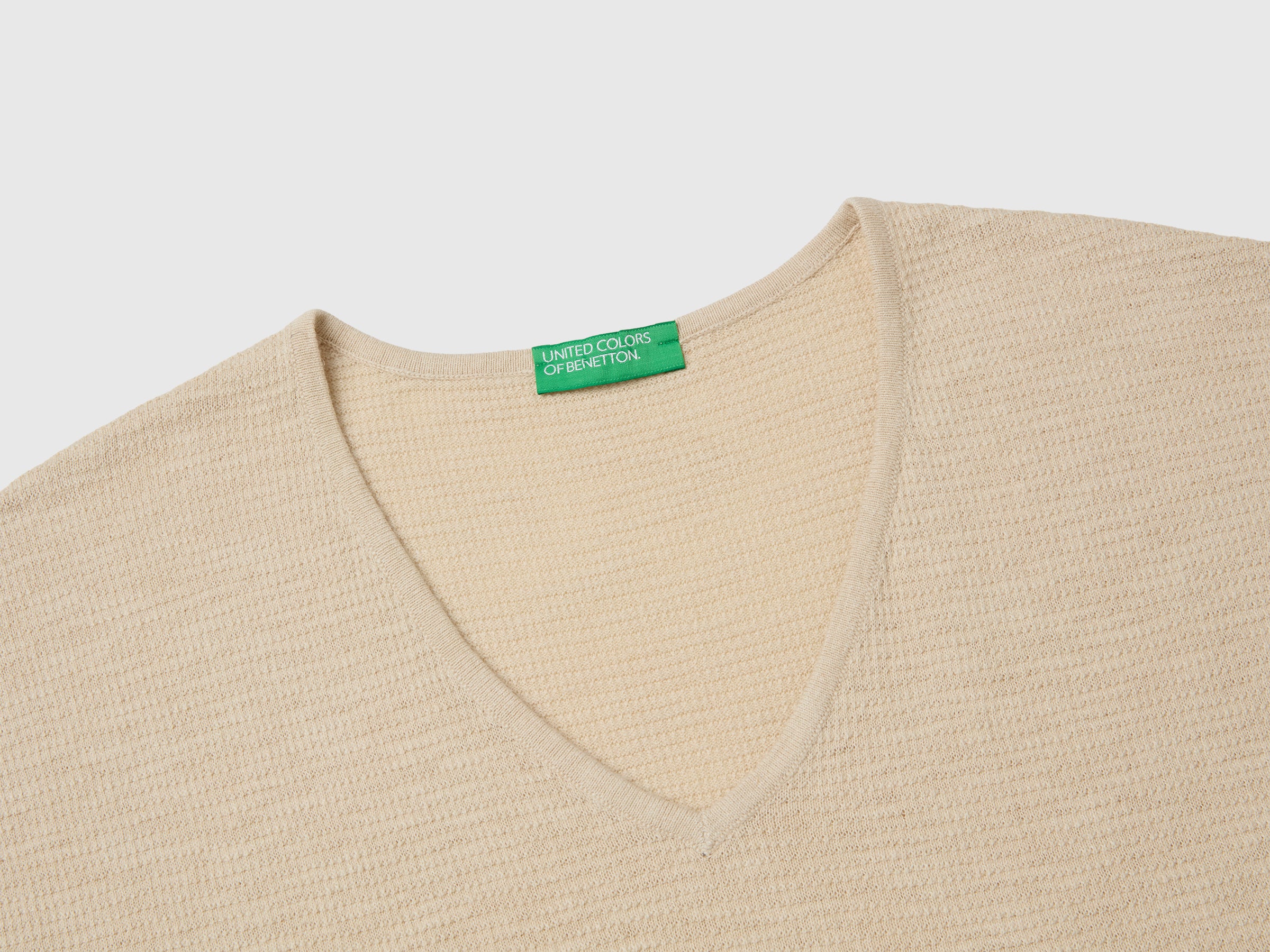 V-neck sweater in linen blend - ucb_image_DS1