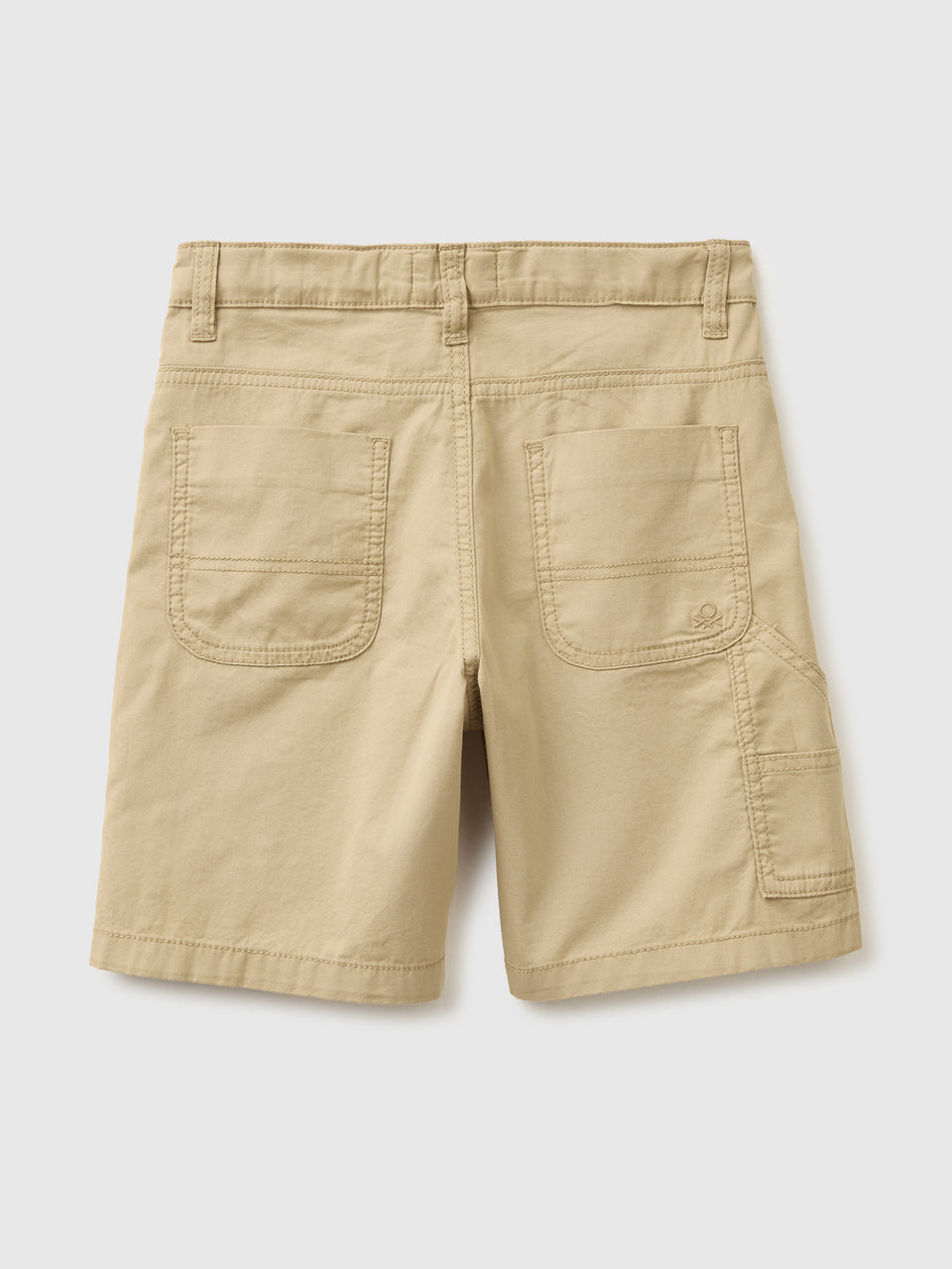 Lightweight Bermuda shorts with pockets - ucb_image_BS