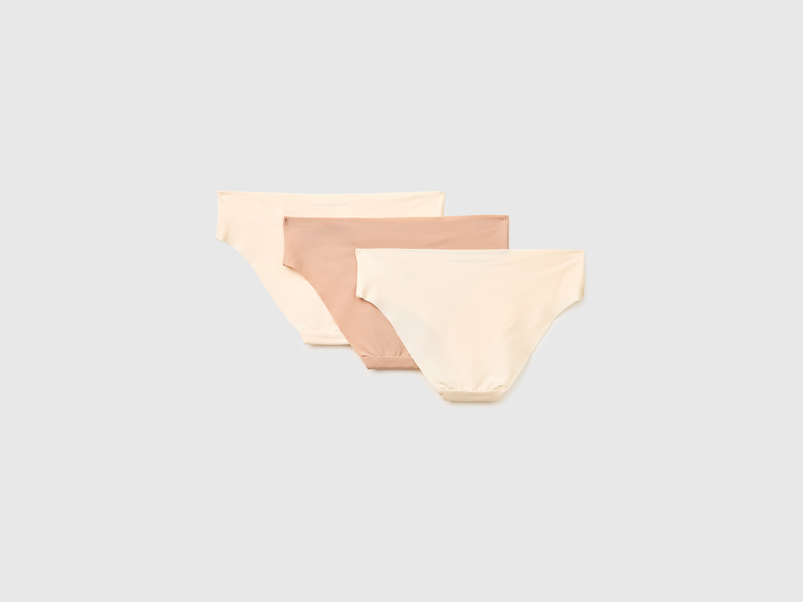 Three seamless briefs - ucb_image_BS