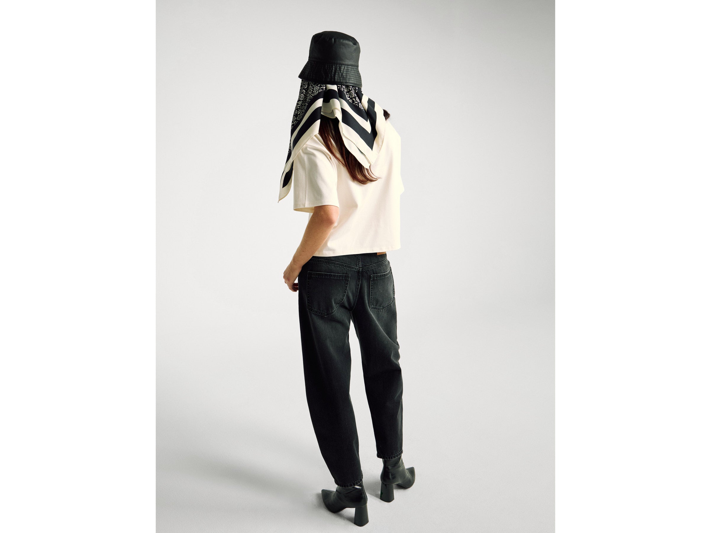 T-shirt boxy fit com aplicação - ucb_image_B