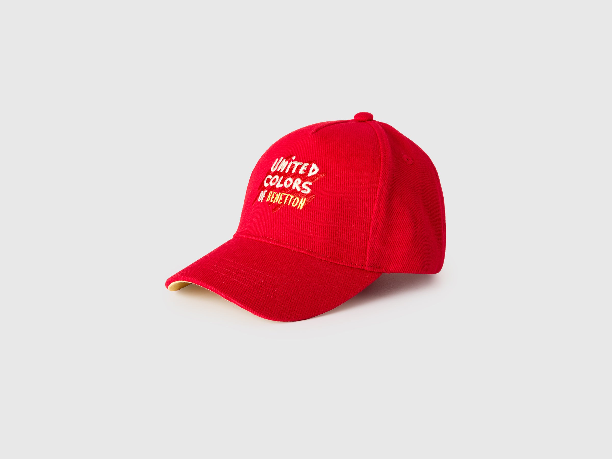 Red baseball cap with logo embroidery - ucb_image_FS