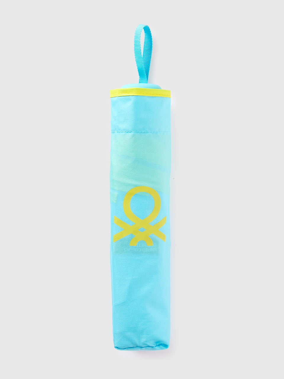 Blue umbrella - ucb_image_FS