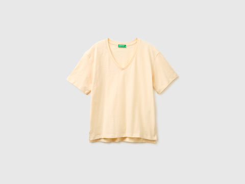V-neck t-shirt in lightweight cotton - ucb_image_FS