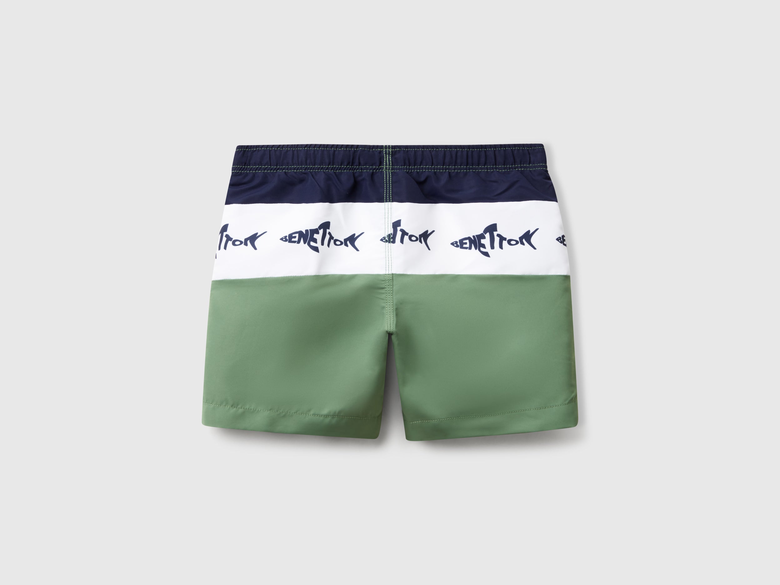 Boxers de banho com estampa de tubarões - ucb_image_BS