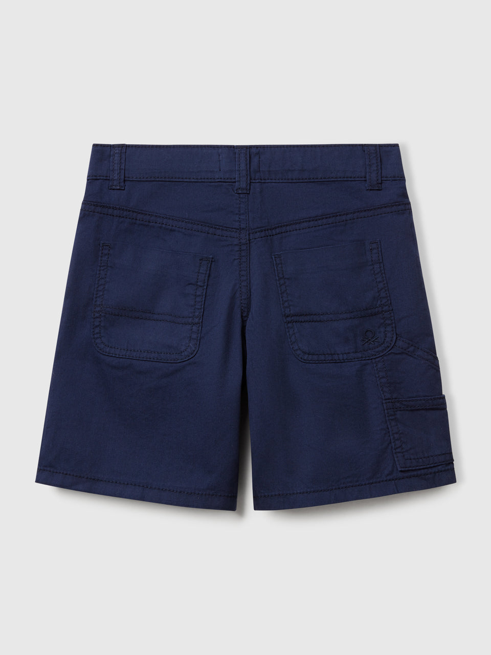 Lightweight Bermuda shorts with pockets - ucb_image_BS