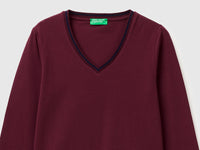 T-shirt ajustada com decote em V - ucb_image_DS1