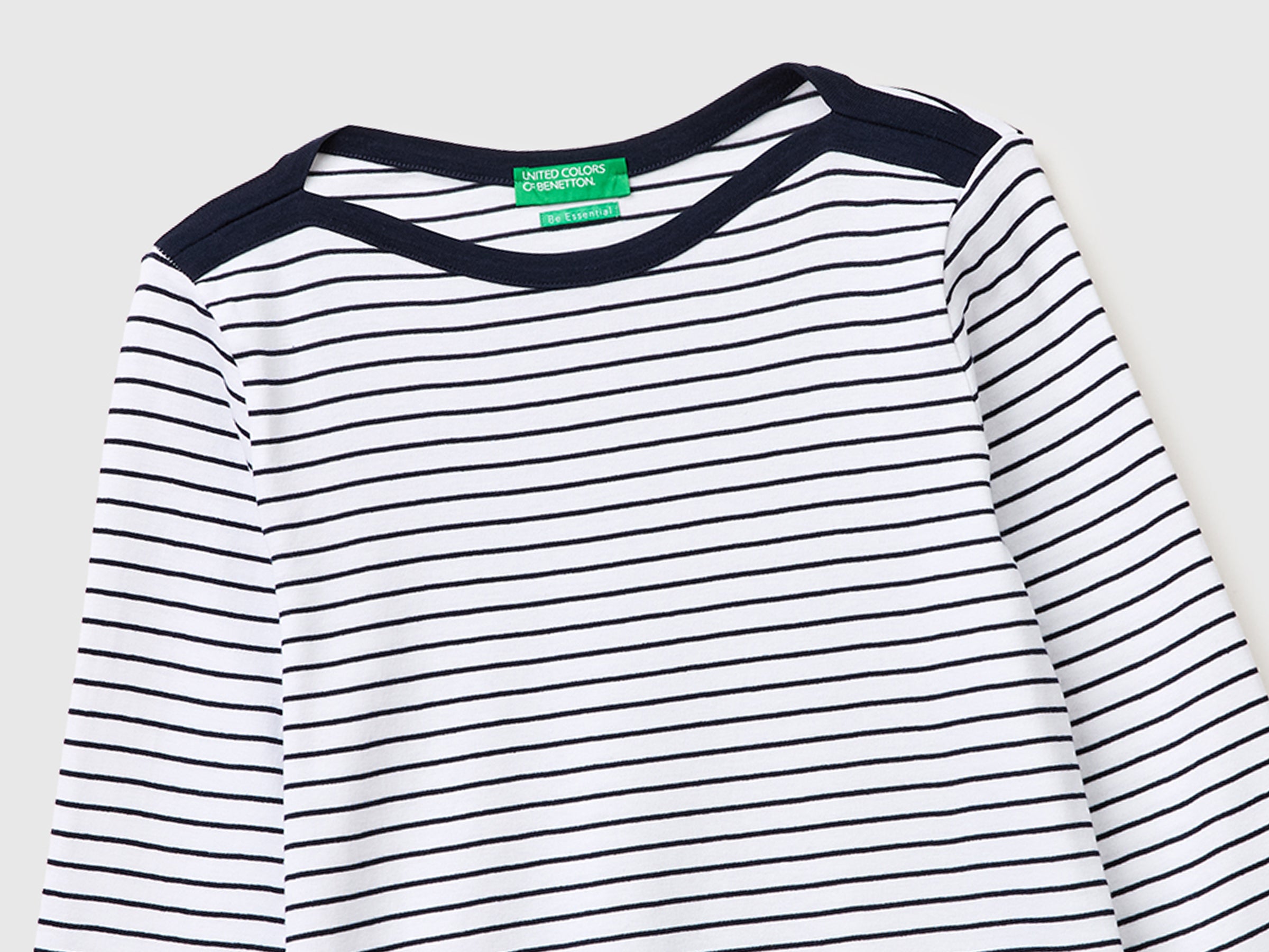 T-shirt às riscas com decote à barco - ucb_image_DS1