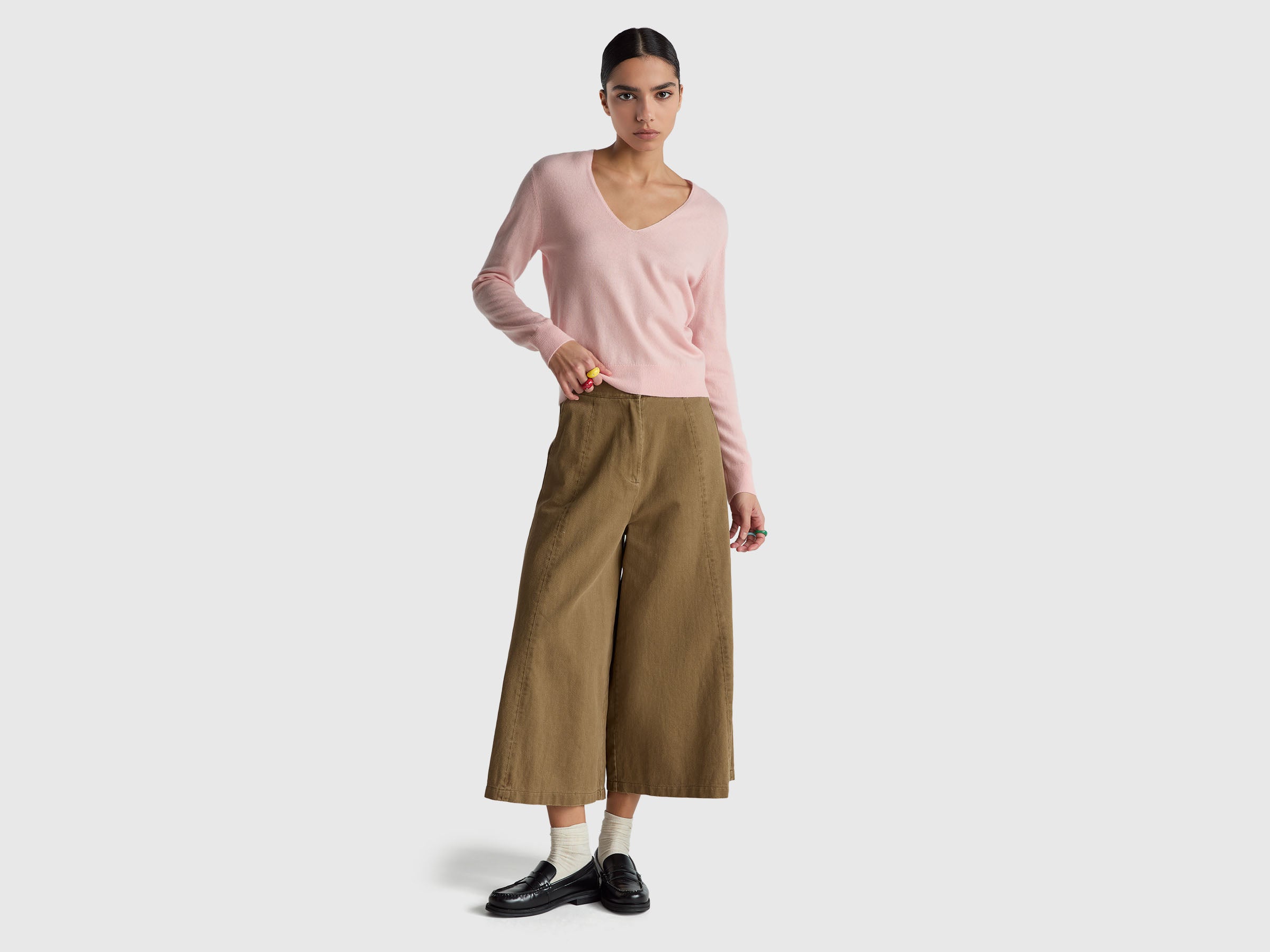 Camisola rosa pó com decote em V em pura lã Merino - ucb_image_FY