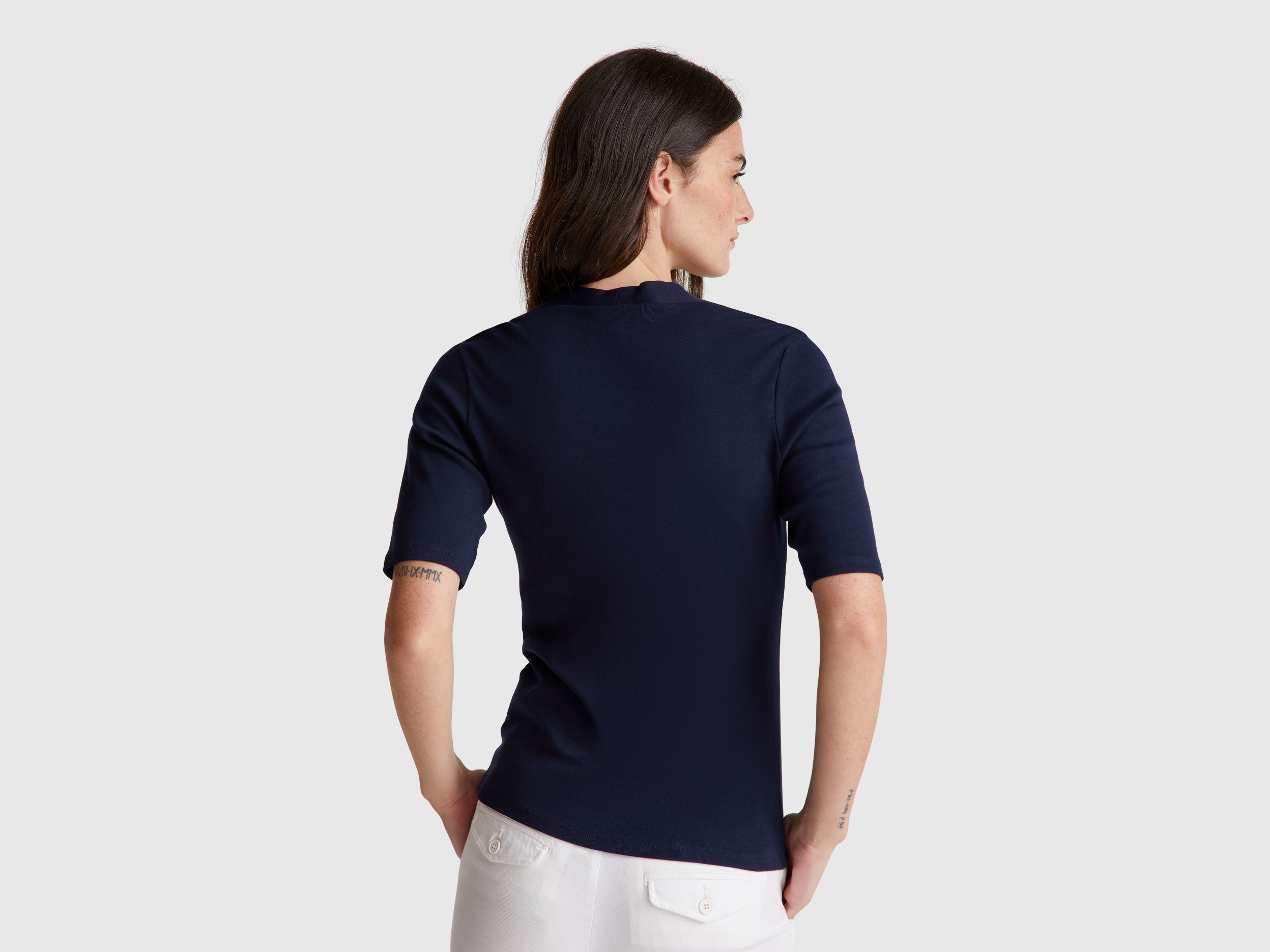 T-shirt slim fit em algodão de fibra longa - ucb_image_B