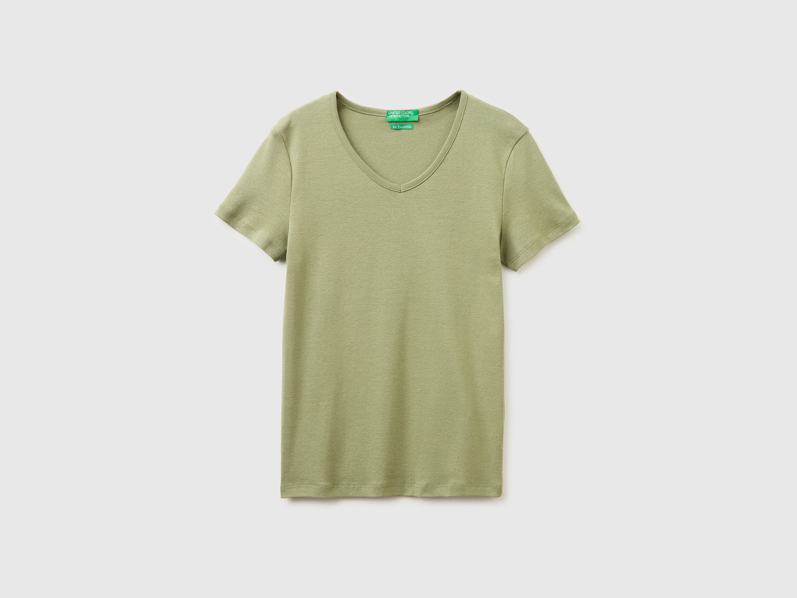 Slim fit t-shirt with V-neck - ucb_image_FS