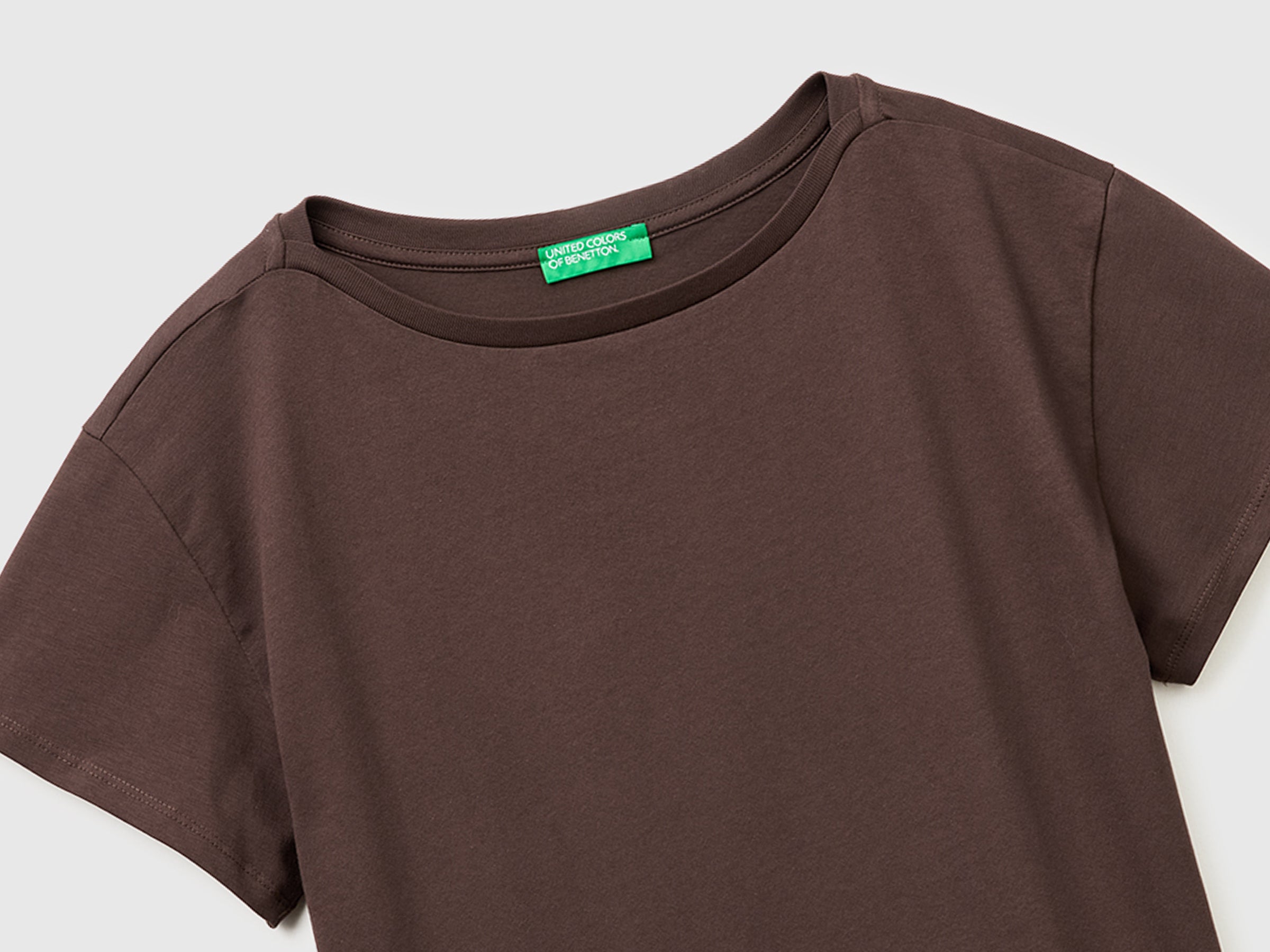 Boat-neck T-shirt - ucb_image_DS1
