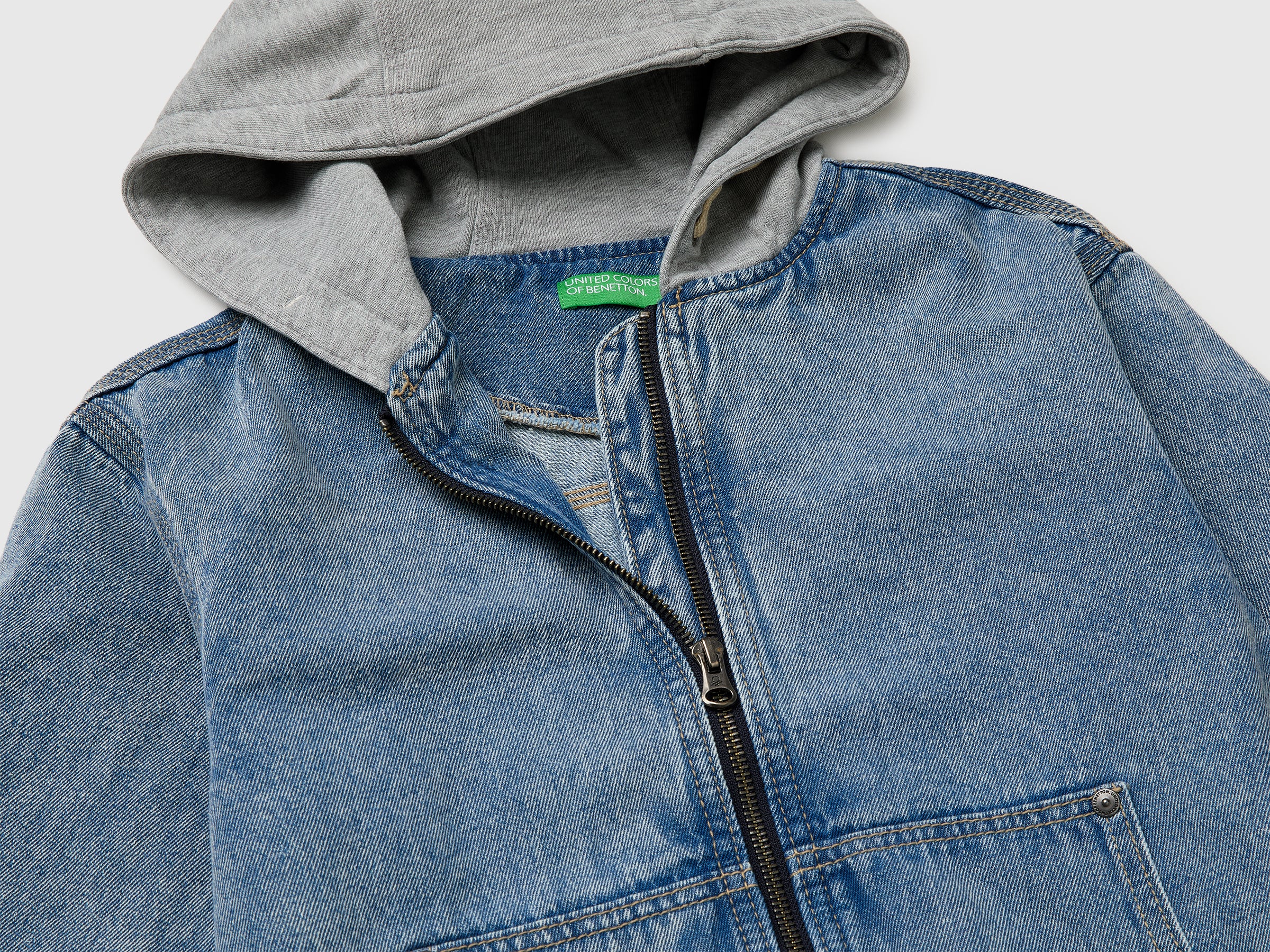 Bomber em denim com capuz em felpo - ucb_image_DS1