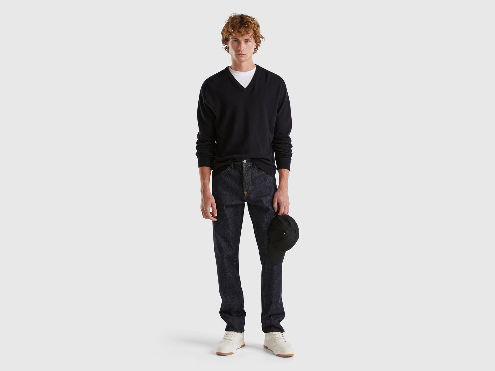 Black V-neck sweater in pure Merino wool