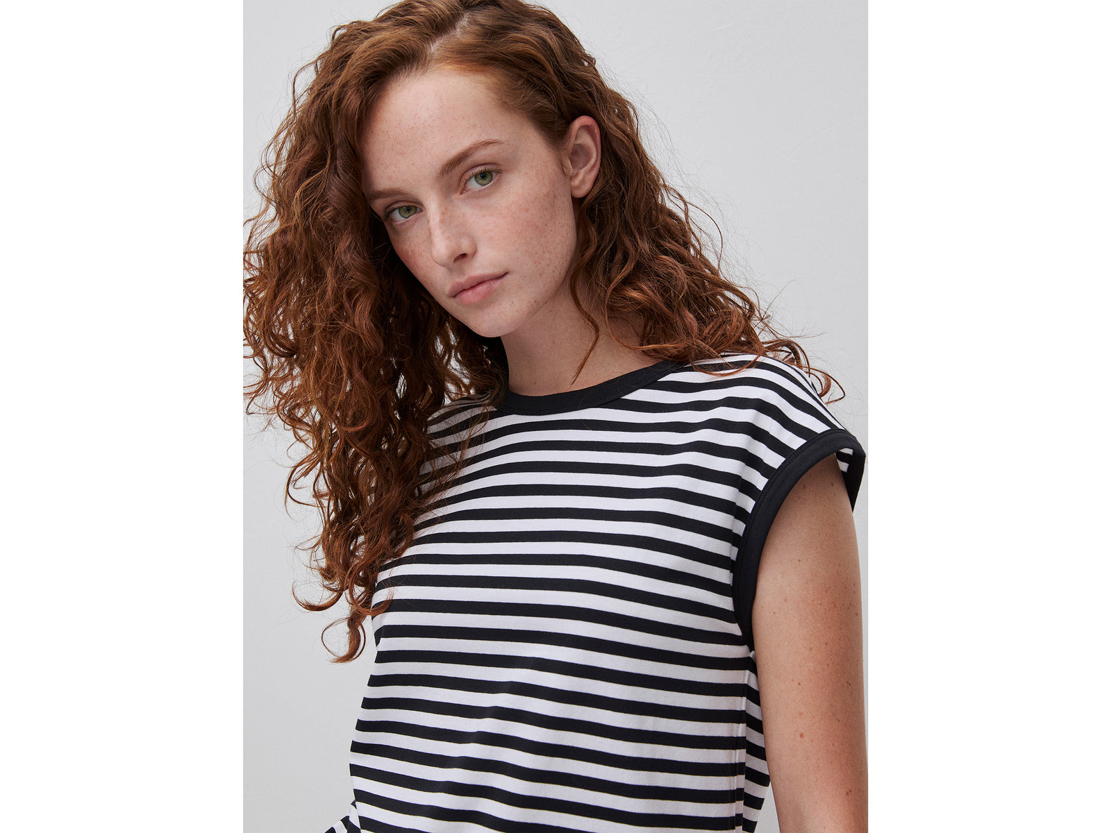 Striped sleeveless T-shirt