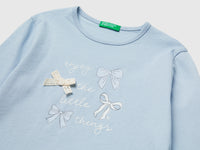 T-shirt com estampa e aplicações - ucb_image_DS1