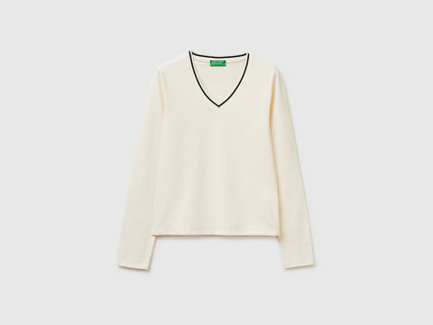 Fitted V-neck T-shirt - ucb_image_FS