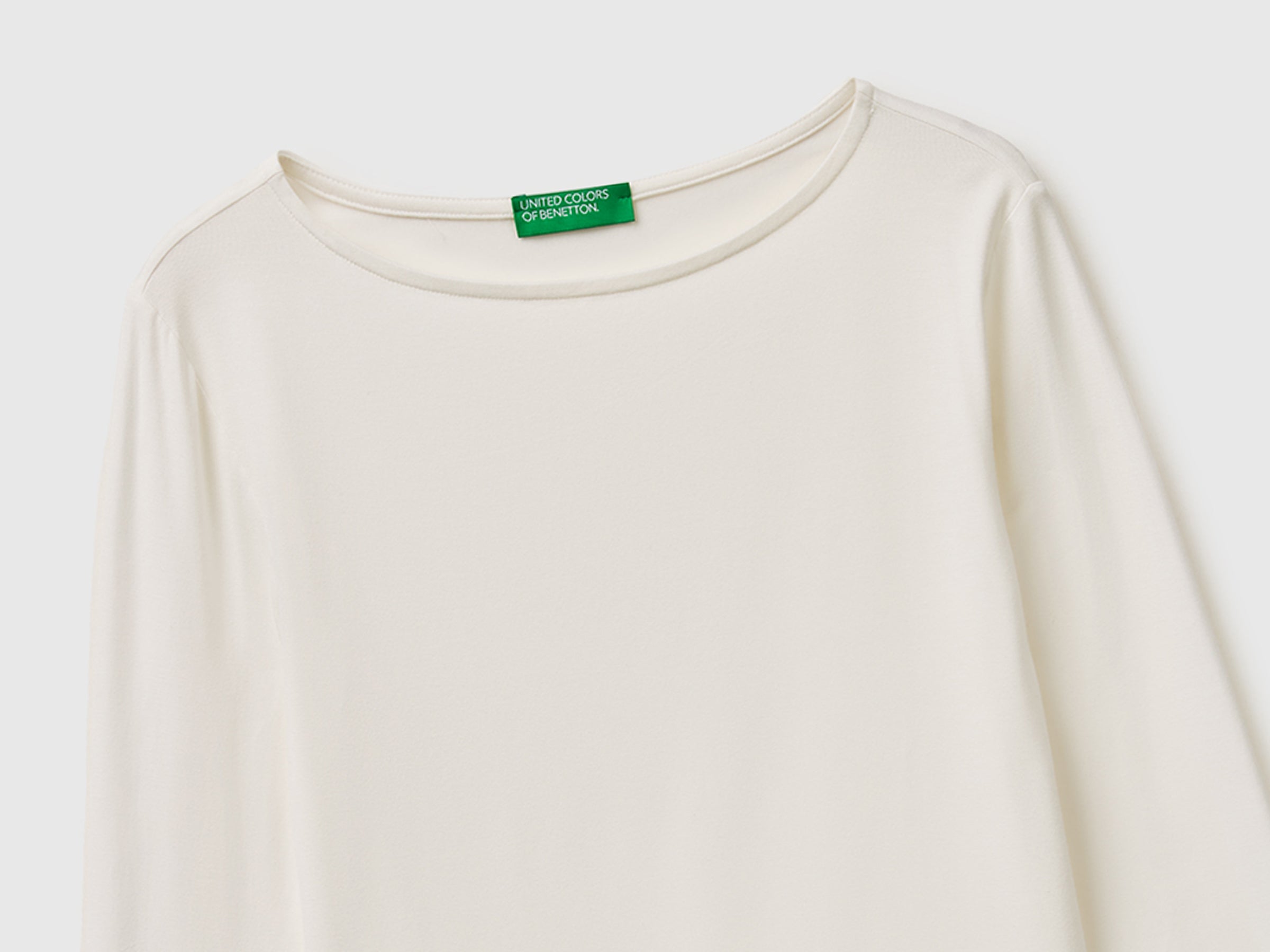 T-shirt com decote à barco - ucb_image_DS1