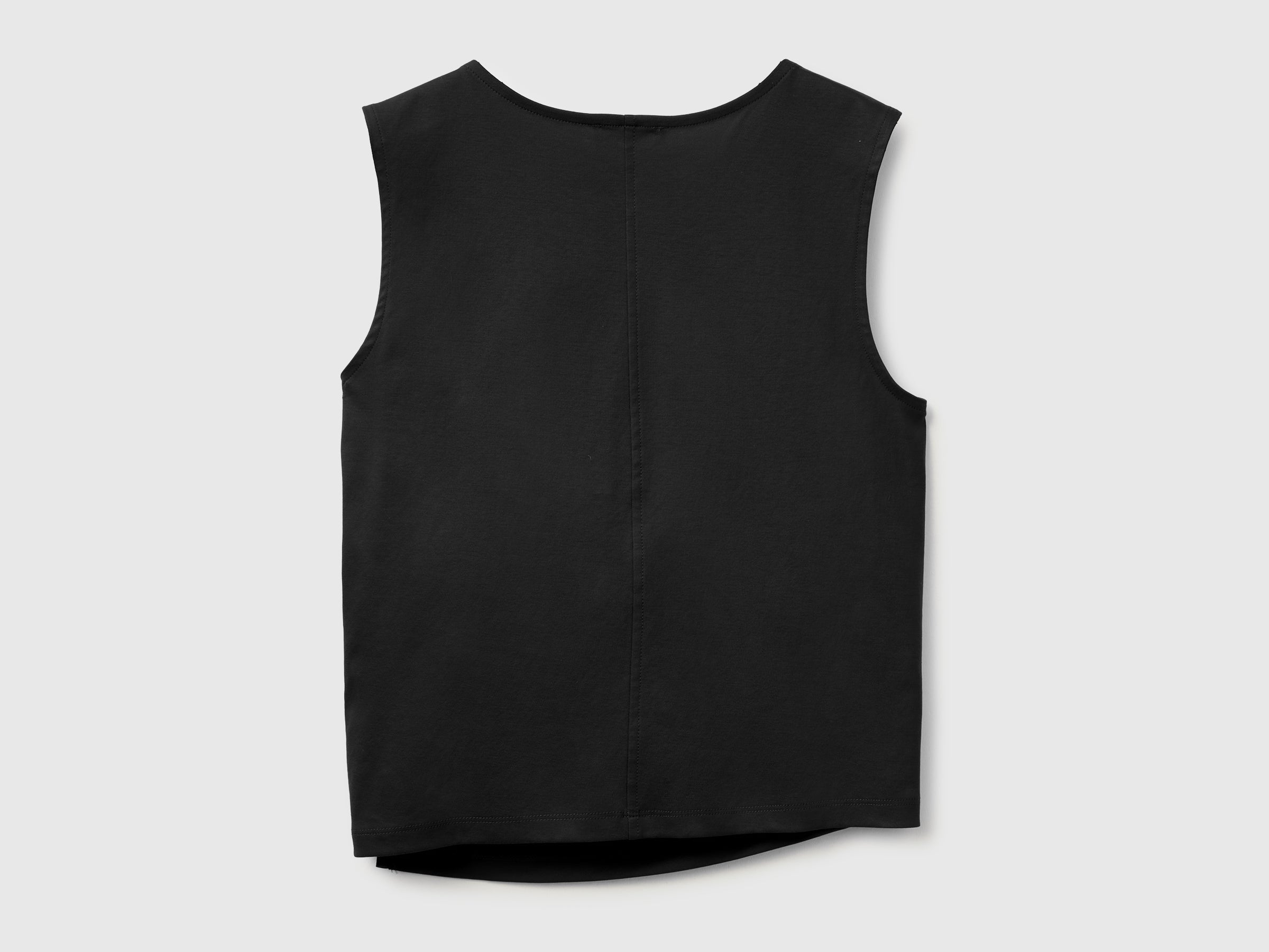 Top with knot - ucb_image_BS