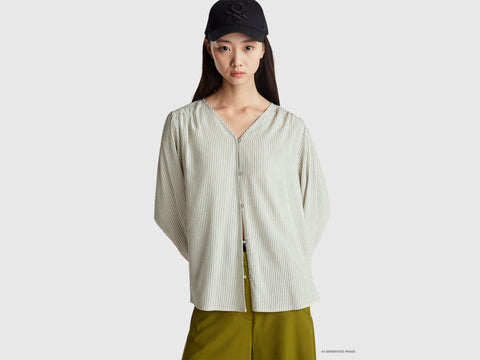 Camisa às riscas com decote em V - ucb_image_F