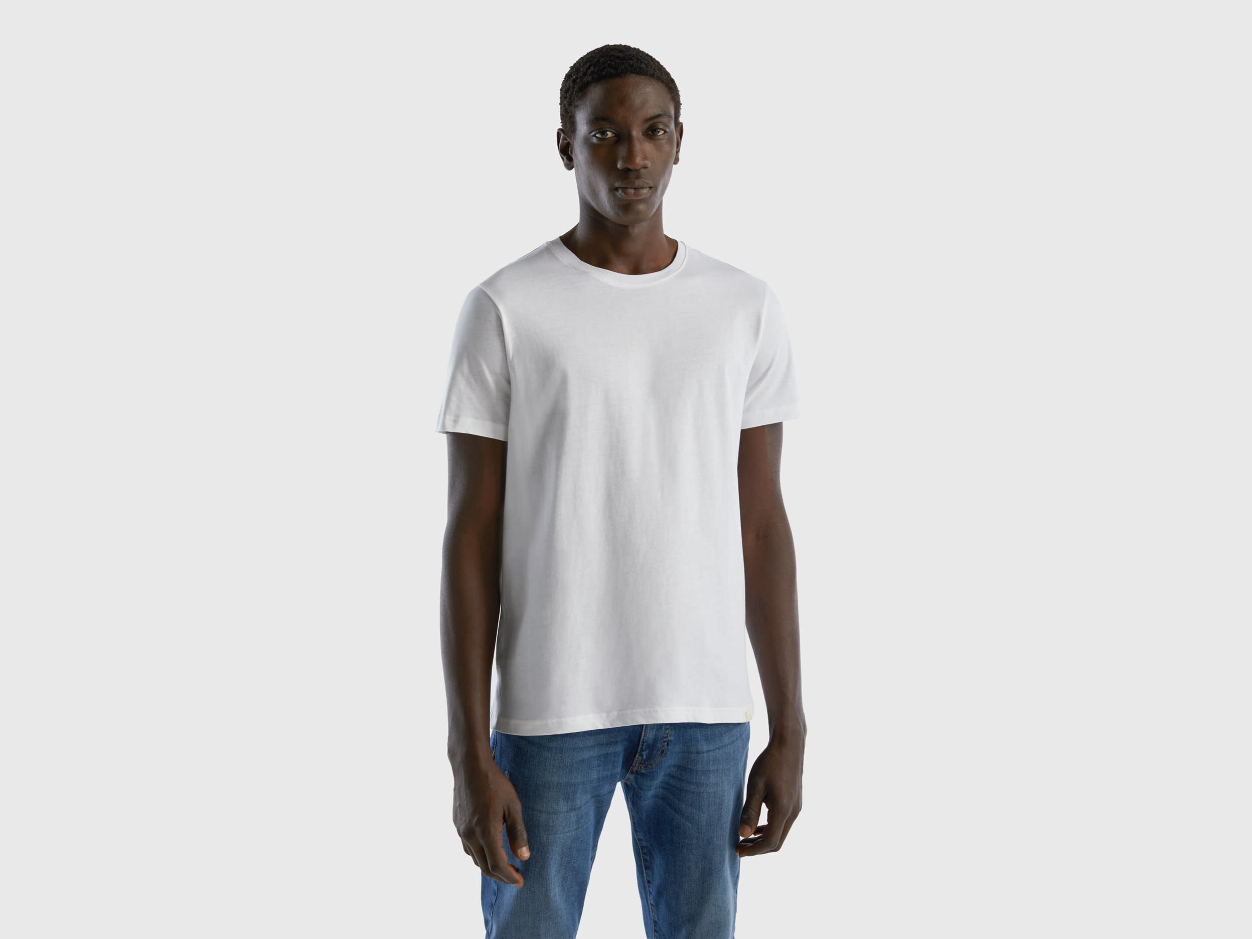 White t shirt with shirt 2025