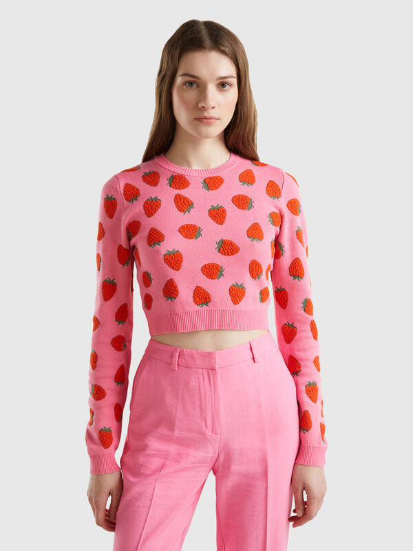 Pink cropped sweater with strawberry pattern Women