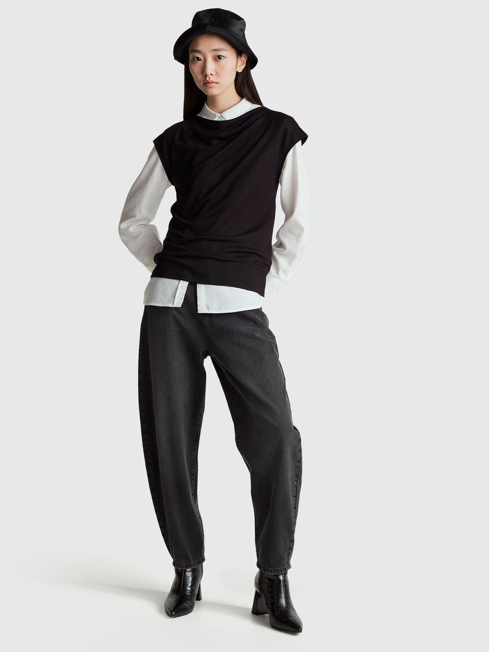 SLEEVELESS SWEATER Women image number null