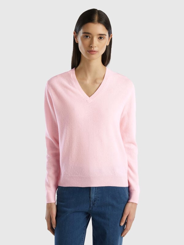 Μπλούζα με V λαιμόκοψη ανοιχτό ροζ από αγνό μαλλί Μερινό Γυναικεία
