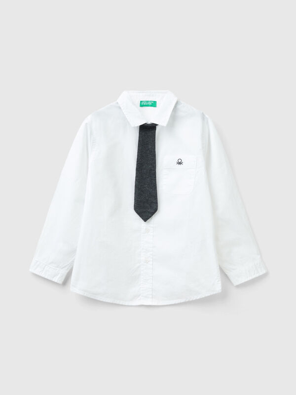 Shirt with detachable tie