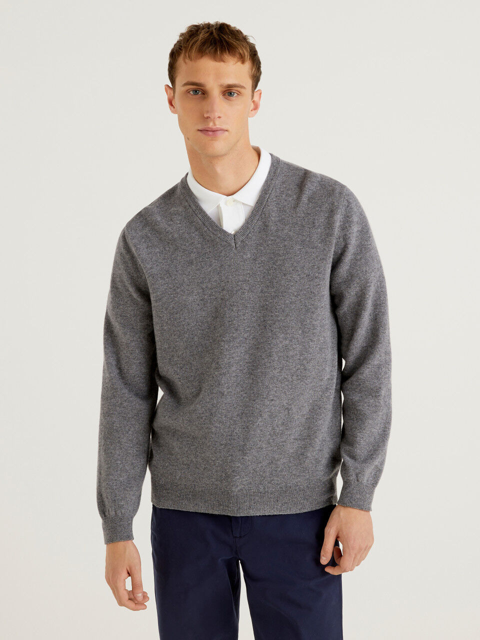 Dark gray V-neck sweater in pure Merino wool