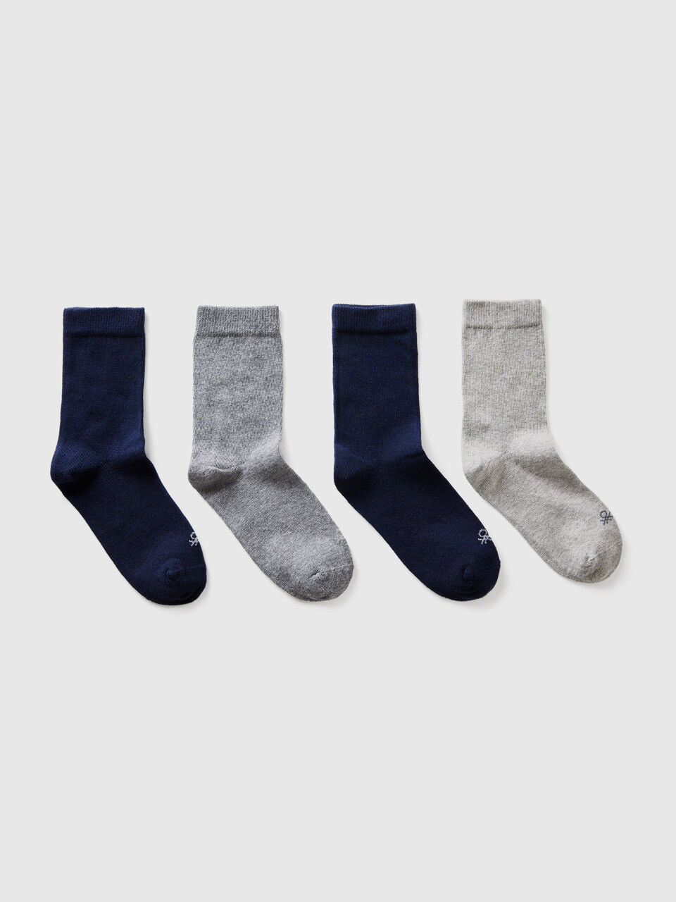 Τέσσερα ζευγάρια κάλτσες γκρι και μπλε