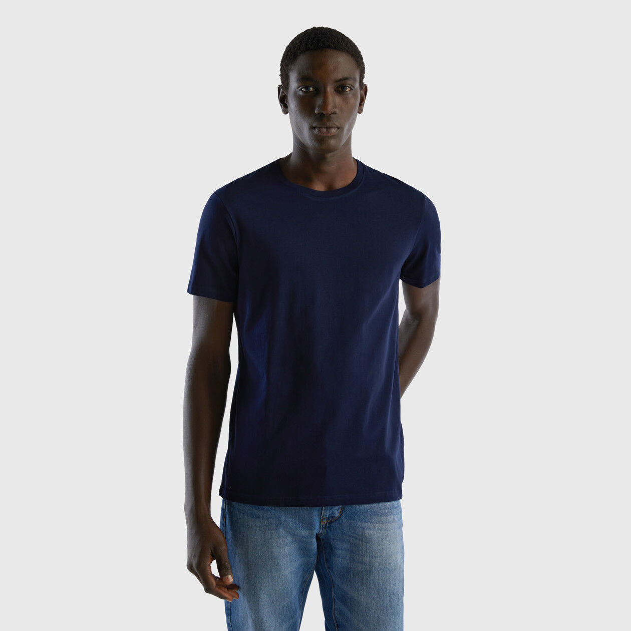 Dark blue t shirt outfit new arrivals