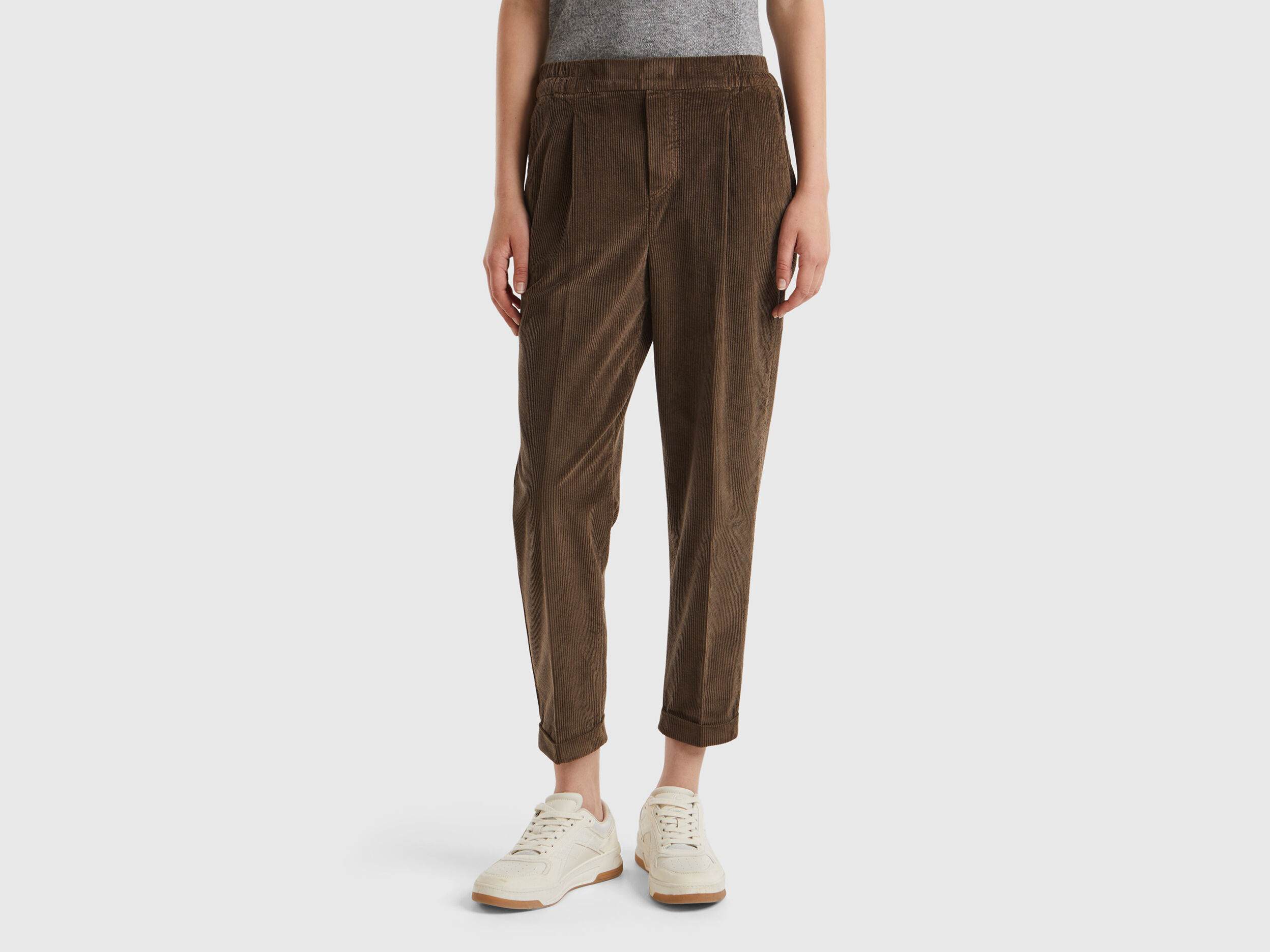Chinos in velvet with stretch waist - Dark Brown | Benetton