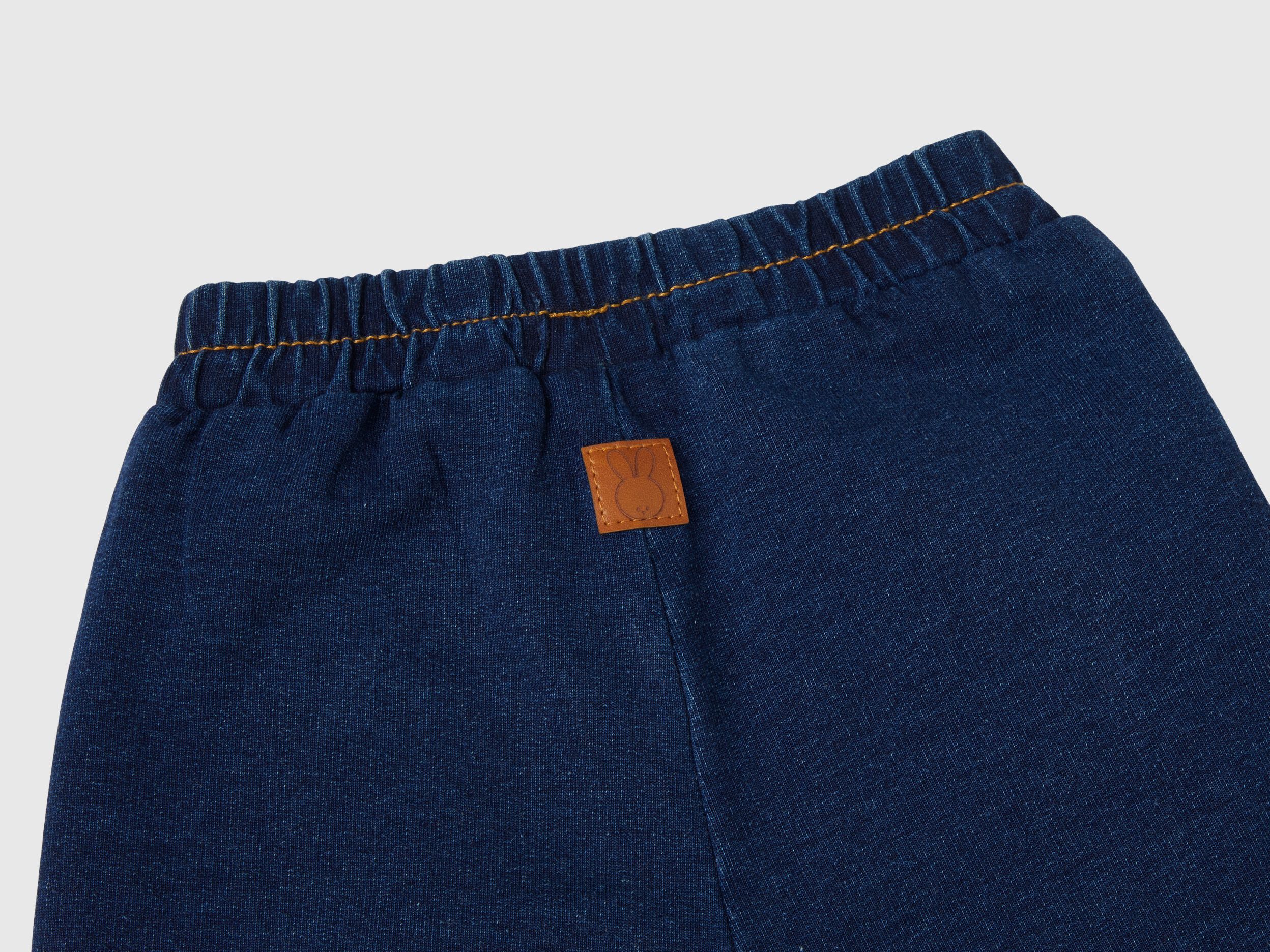 Jean looking sweatpants top